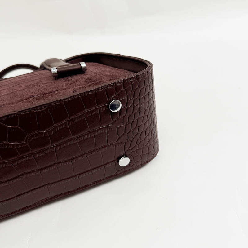 Retro Crocodile Textured Mini  - Luxury Bags Consignment recension och pris
