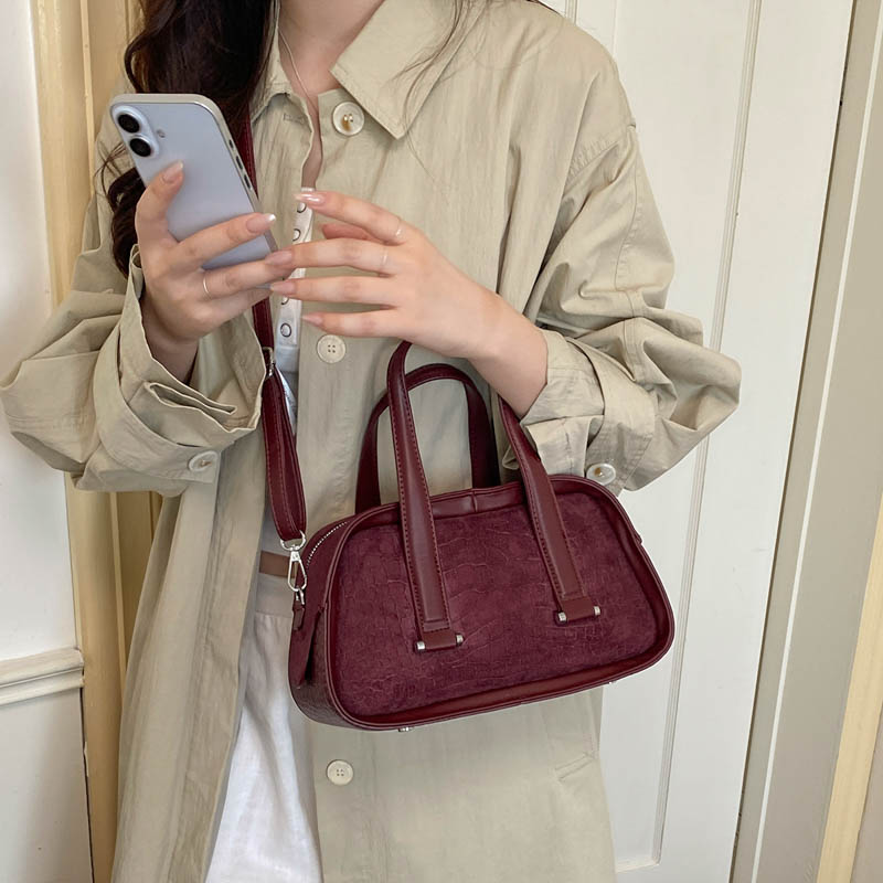 Retro Crocodile Textured Mini  - Luxury Bags Consignment recension och pris