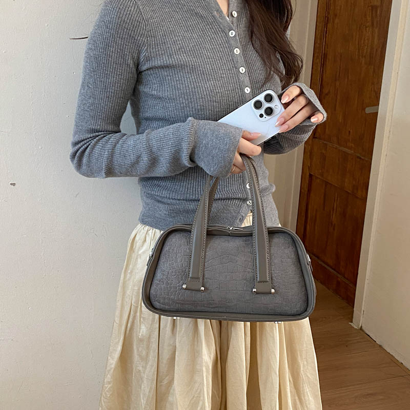 Retro Crocodile Textured Mini  - Luxury Bags Consignment recension och pris